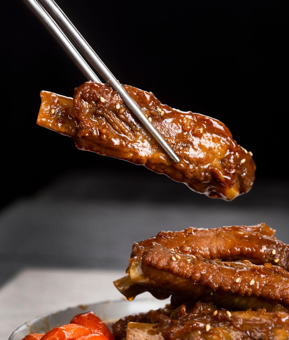 Deung Galbijjim (Braised Back Ribs) 등갈비찜 - Kmeals