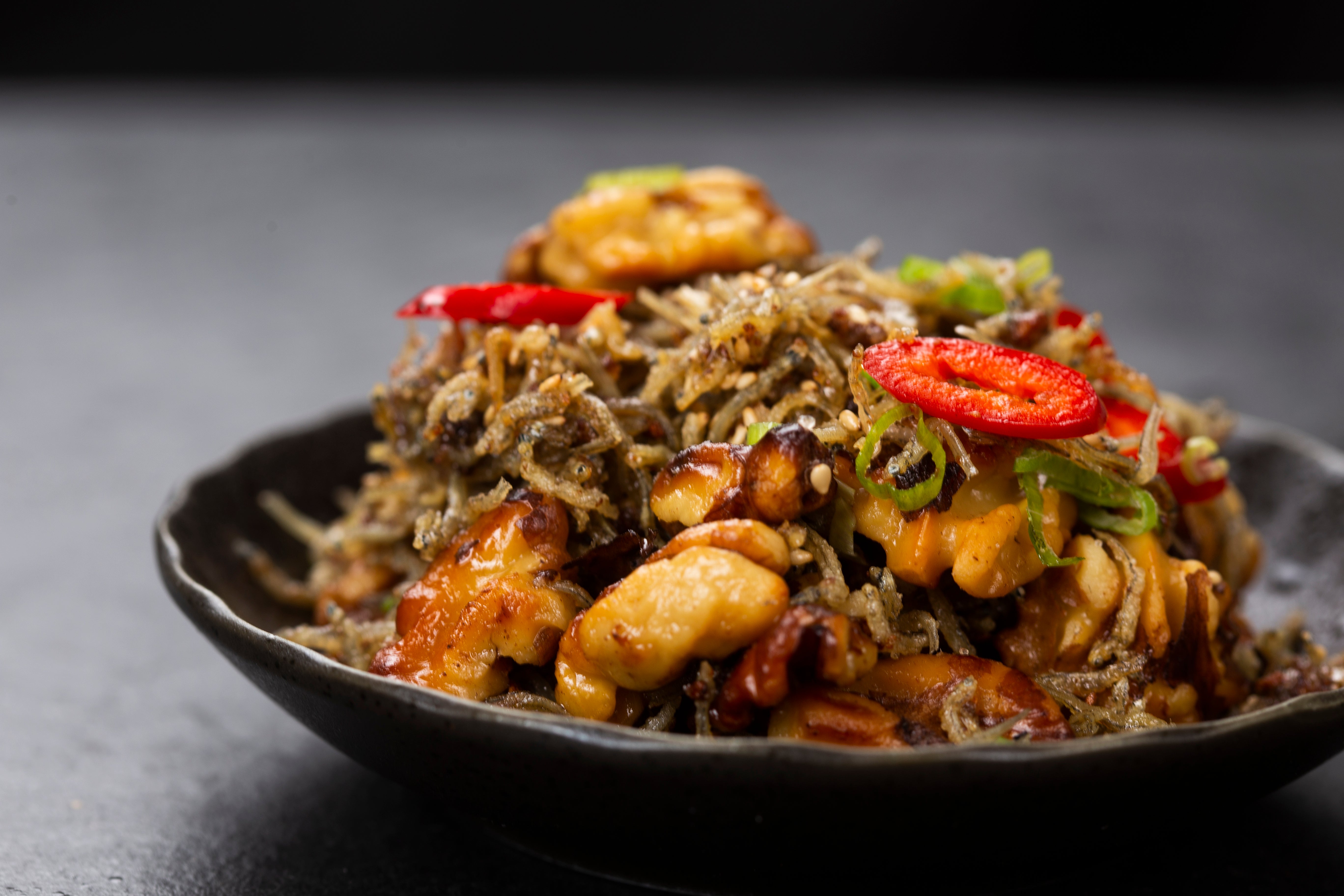 멸치 호두 볶음 Stir-fried Anchovies with Walnuts (Delivery & Pickup – July 9th)