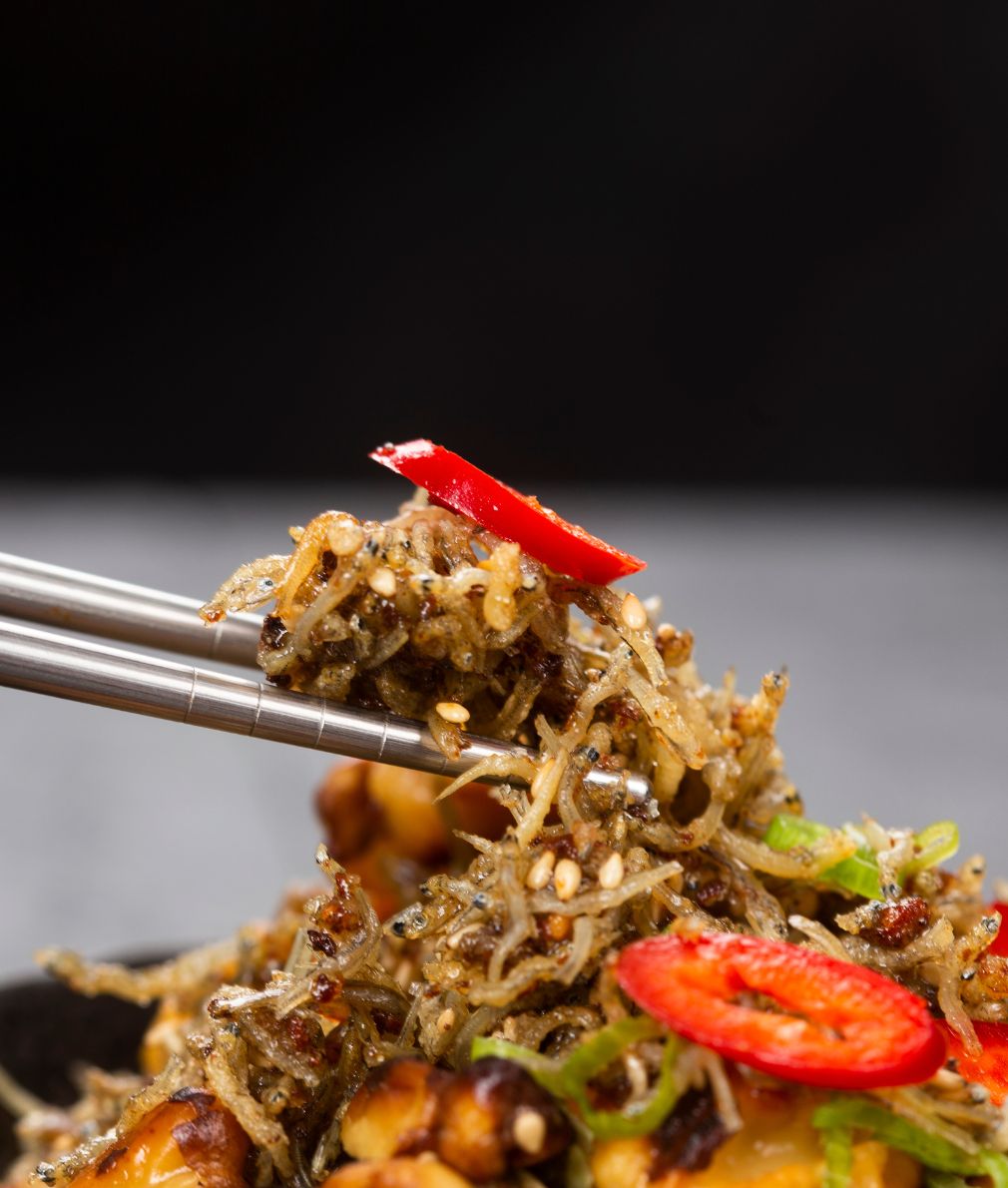 Myeolchi Bokkeum (Stir-fried Anchovies walnuts) 지리멸치 호두볶음 140g
