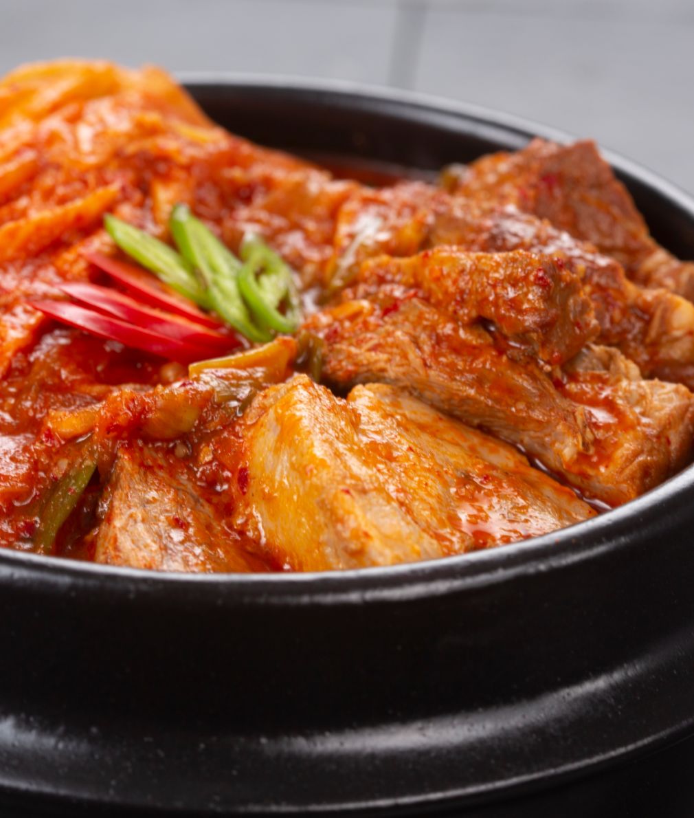 Kimchi-jjim (Braised Kimchi) 김치찜 - Kmeals