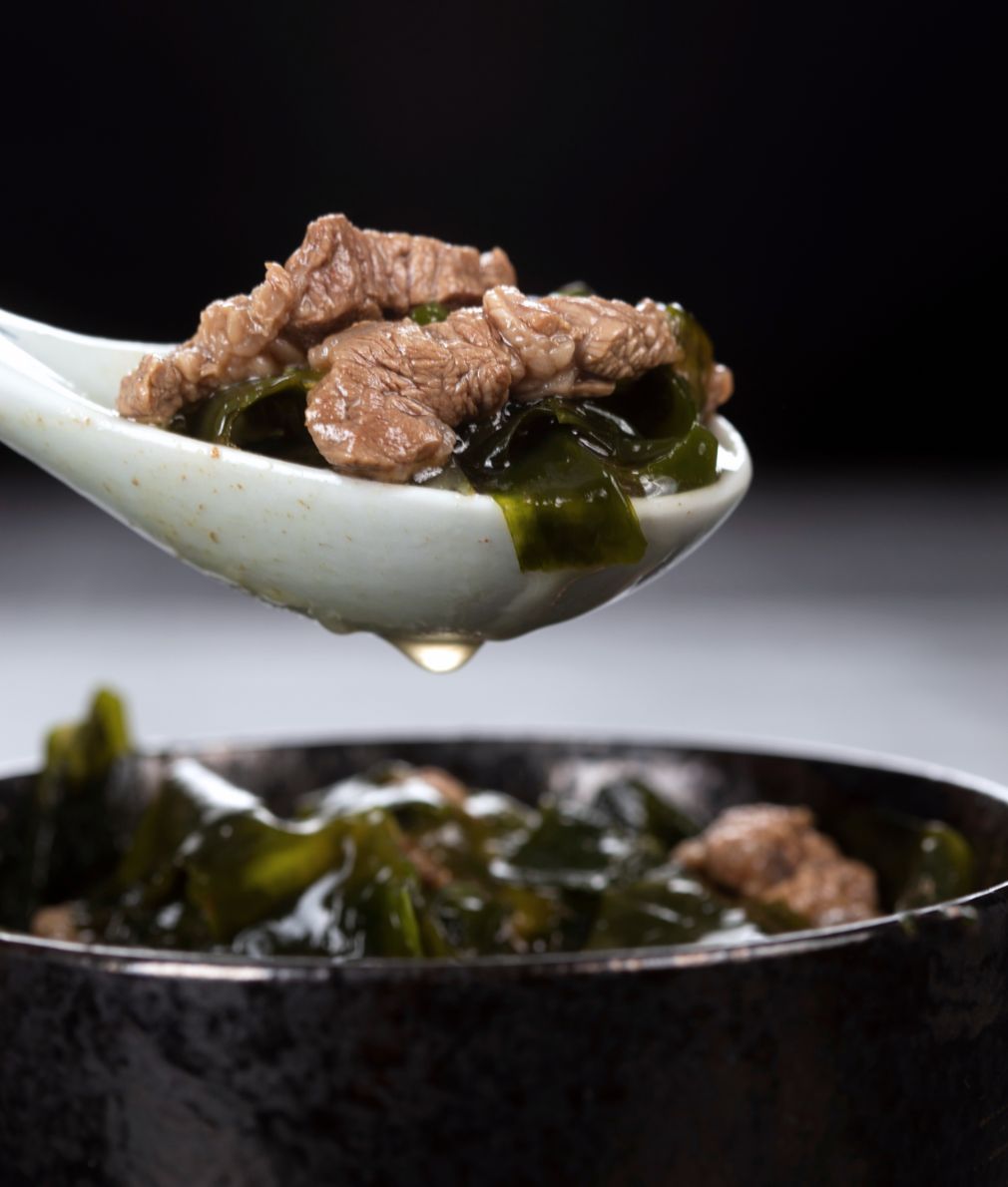 Miyeok-guk (Seaweed Soup) 미역국 - Kmeals